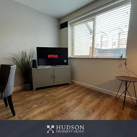 Central Townhouse With Parking Telford Exterior foto